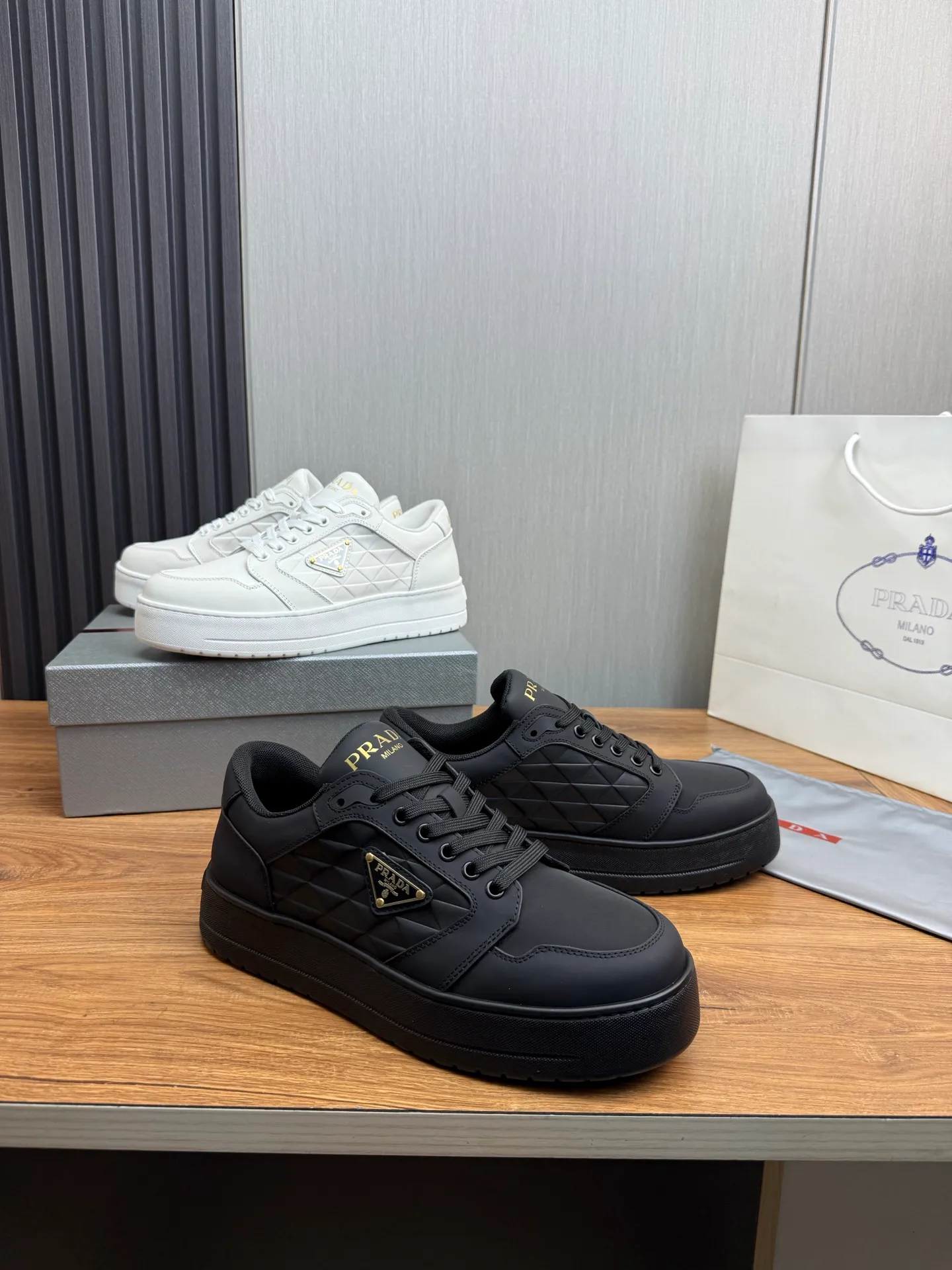 Men's shoes 💰580💰 [PRADA] Autumn and winter hot men's shoes shipped 👏Official website synchronized ⬆️Original fly-woven cowhide fabric + cowhide lining, 1⃣️:1⃣️reproduction, original sole, 38-45 (45. Customized, non-refundable)